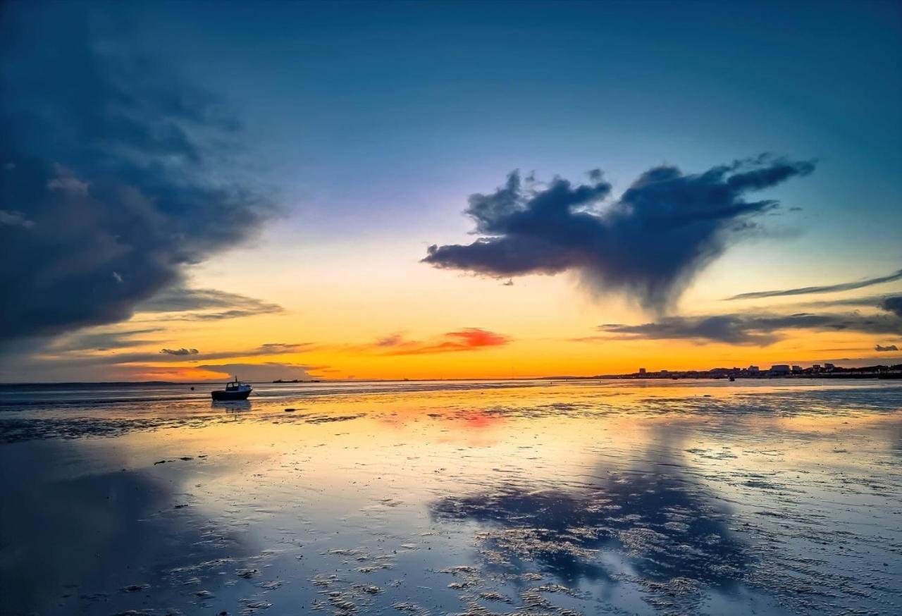 Seafront Suites - Close To Beach, Train Station & Southend Airport Southend-on-Sea Ngoại thất bức ảnh